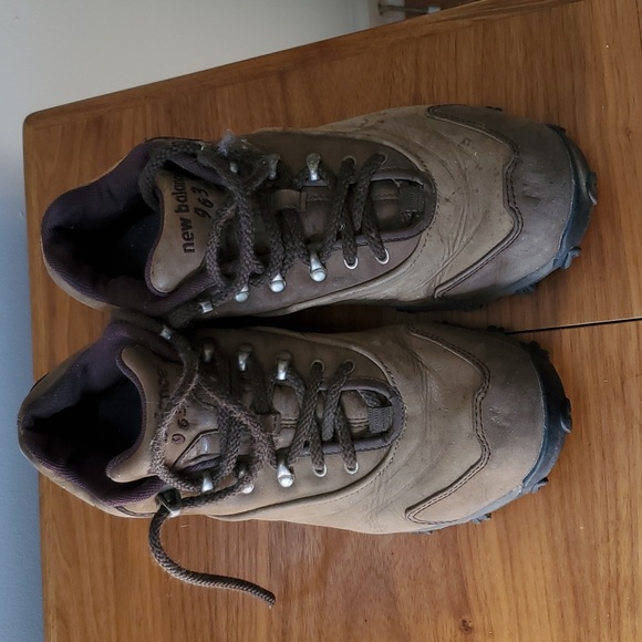 New Balance Brown Winter Boots - Picture 1 of 4